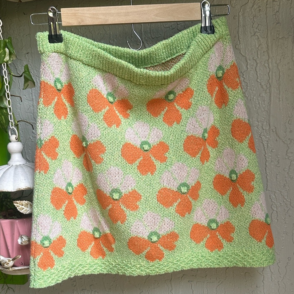 Zara Green Floral Knit Crop Cardigan & Skirt Set with Orange Flowers - Picture 7 of 8